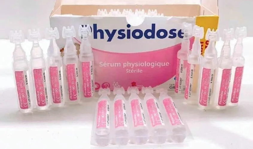 Vệ sinh mắt trẻ sơ sinh đúng cách để tránh nhiễm trùng