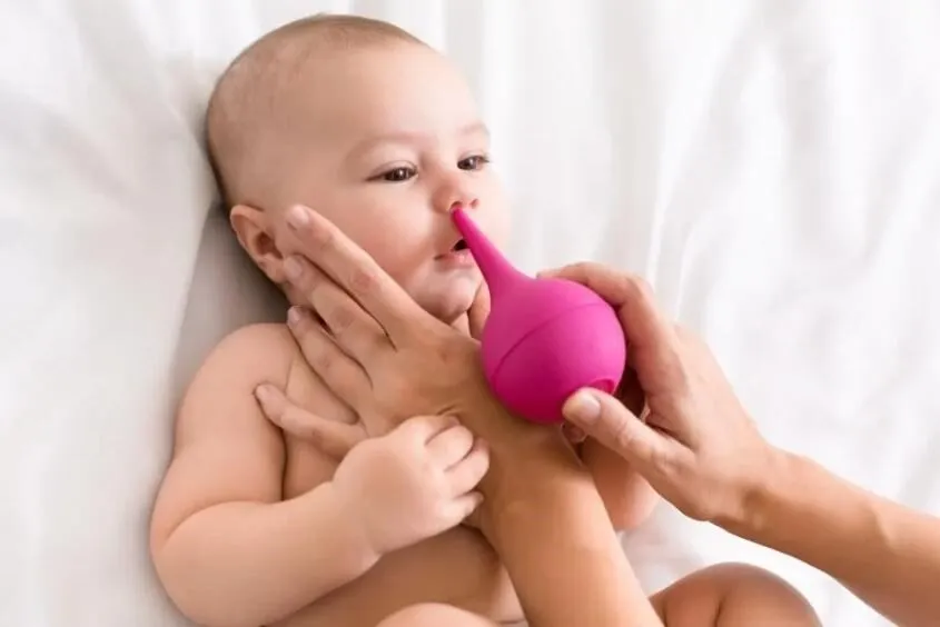 Các phương pháp hỗ trợ làm sạch mũi cho bé
