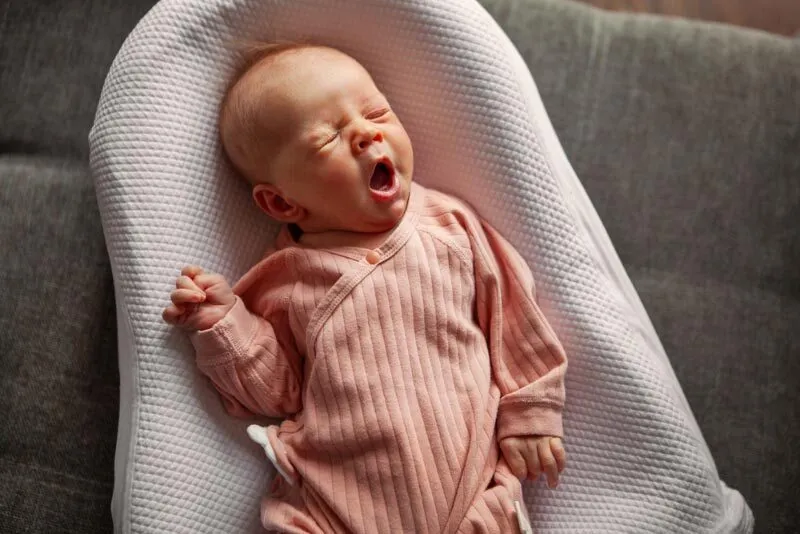 Trẻ sơ sinh khó ngủ phải làm sao - Cách trị dứt điểm