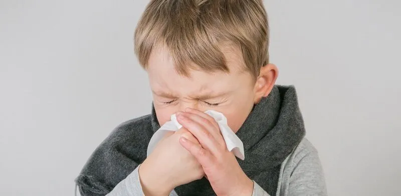 Cha mẹ nên xử trí đúng cách khi trẻ bị viêm mũi kéo dài